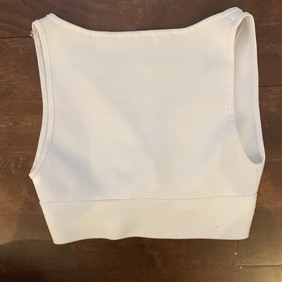 Aritzia Babaton crop tank with knot in the middle - Picture 2 of 2